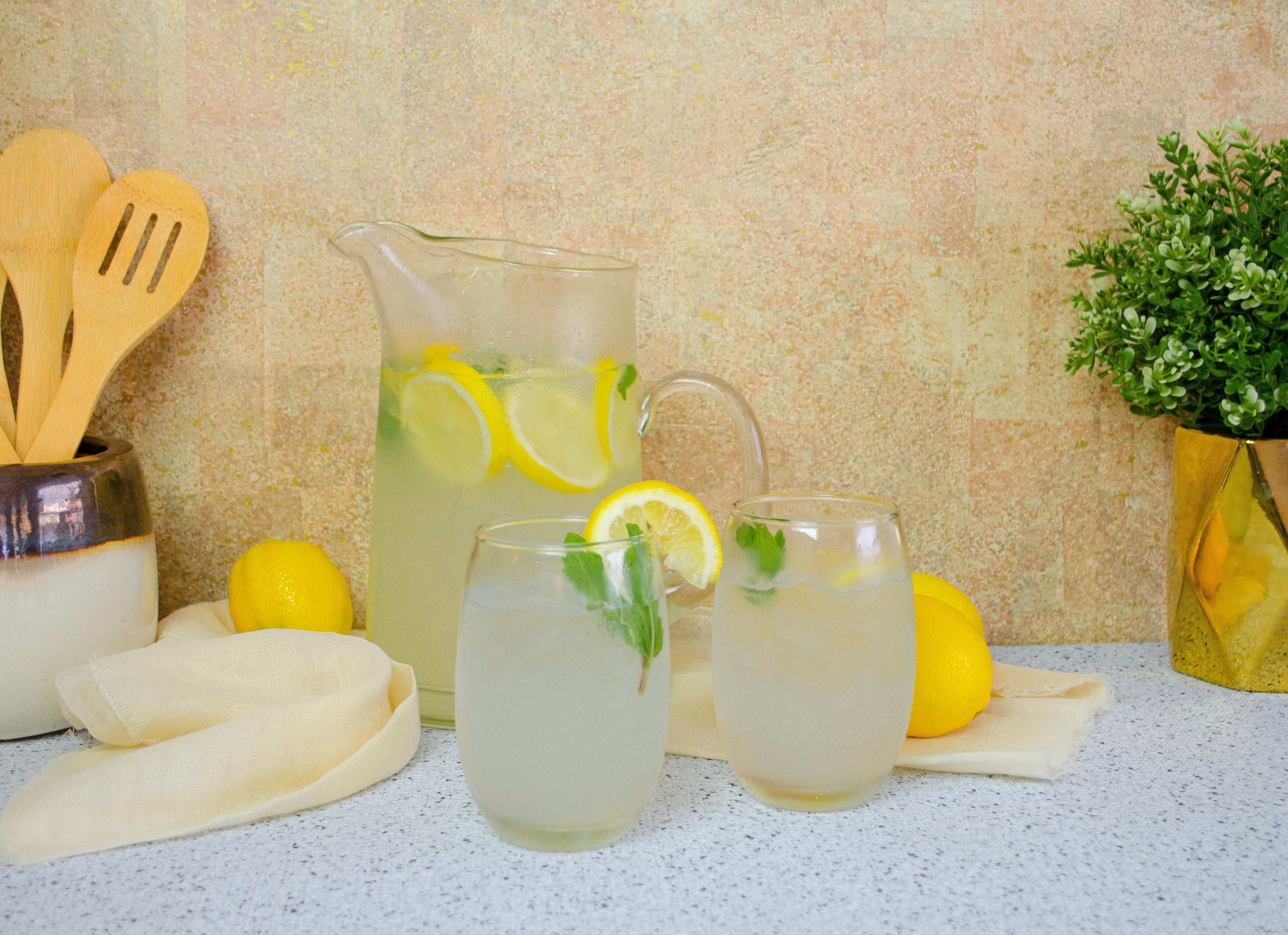 Mama’s Simple Raw Honey and Mint Lemonade Recipe